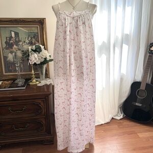 Stunning white vintage floral nightgown.